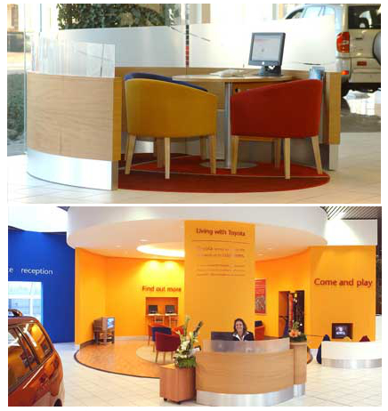 glazen desk bij Toyoto